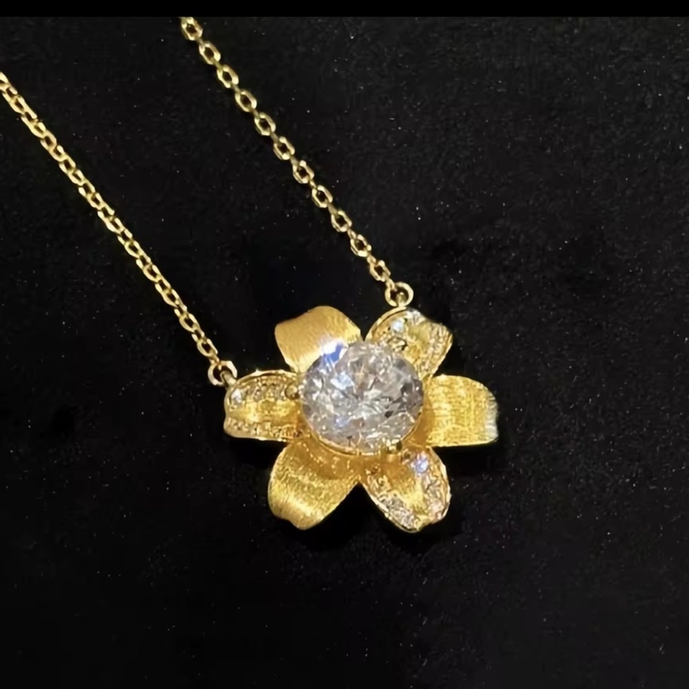 Vintage Style 18k Gold Filled Sapphire 10mm Flower Pendant 18 inch Necklace